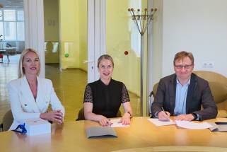 SmartLynx Airlines signs cooperation agreement with University of Latvia